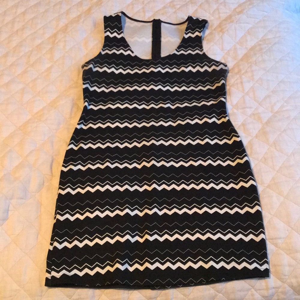 Black and White Zigzag Striped Dress